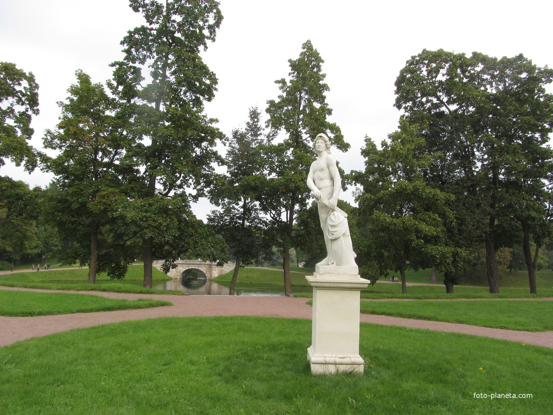 Скульптуры в парке Гатчинского дворца