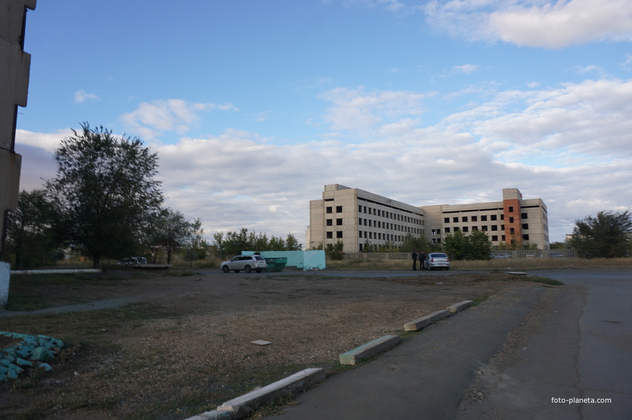 На улице Андреева.