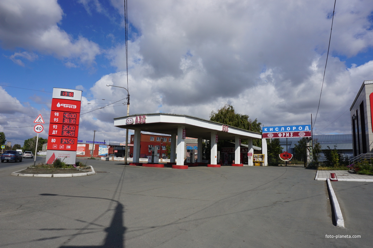 На улице Путейской.