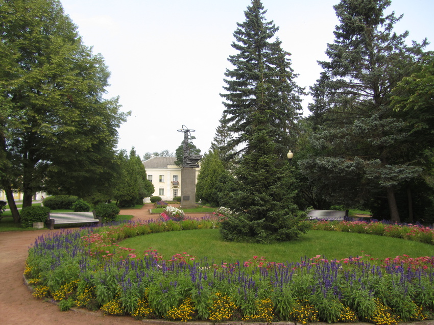 Силламяэ, сквер около  дворца  культуры