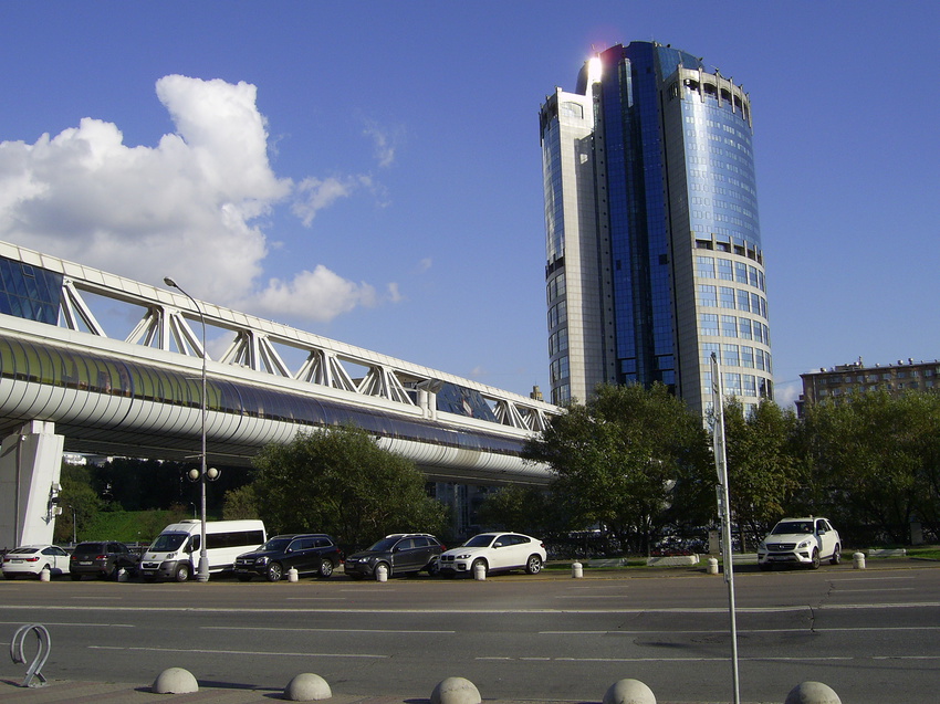 Москва-Сити - Торгово-пешеходный мост Багратион с Башней 2000