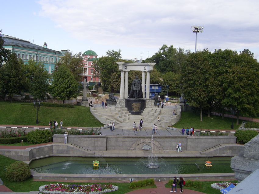 Москва - Памятник царю-освободителю Александру II в сквере у храма Христа Спасителя