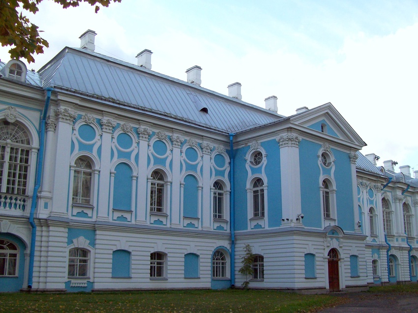 Смольный: собор, двор и парк