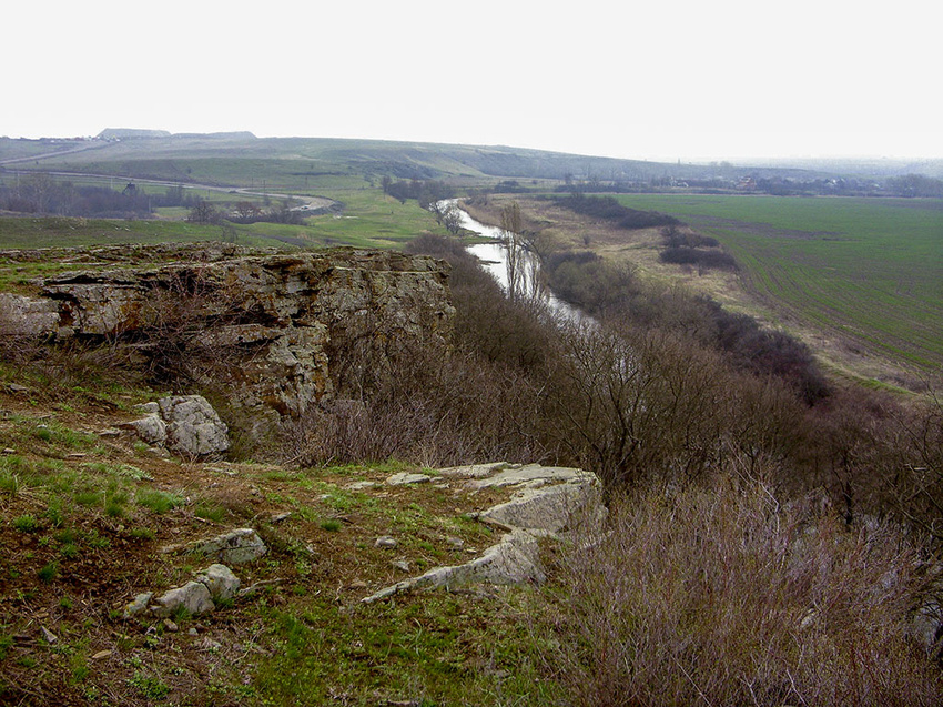 Река Кундрючья. На горизонте село Прохоровка. апрель 2012г.