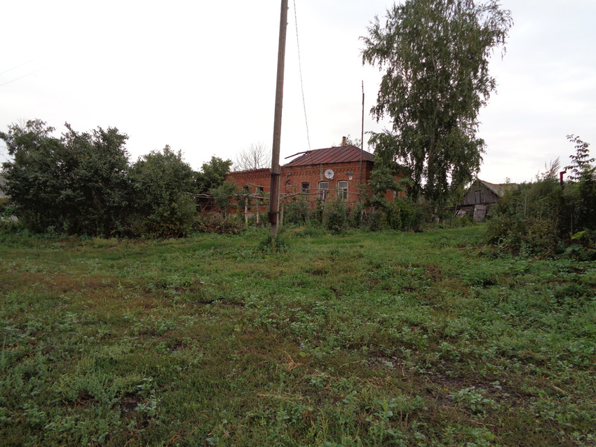 Деревня Дербень, дом Царёвых с очень красивой кирпичной кладкой и с великолепным фасадом