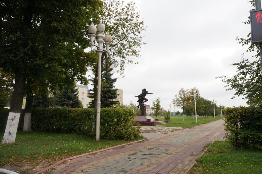 Памятник рабочим и инженерно-техническим работникам заводов № 120 и № 150, участвовавшим в Великой Отечественной войне