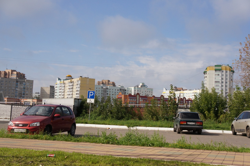 Улица Куйбышева, автостоянка