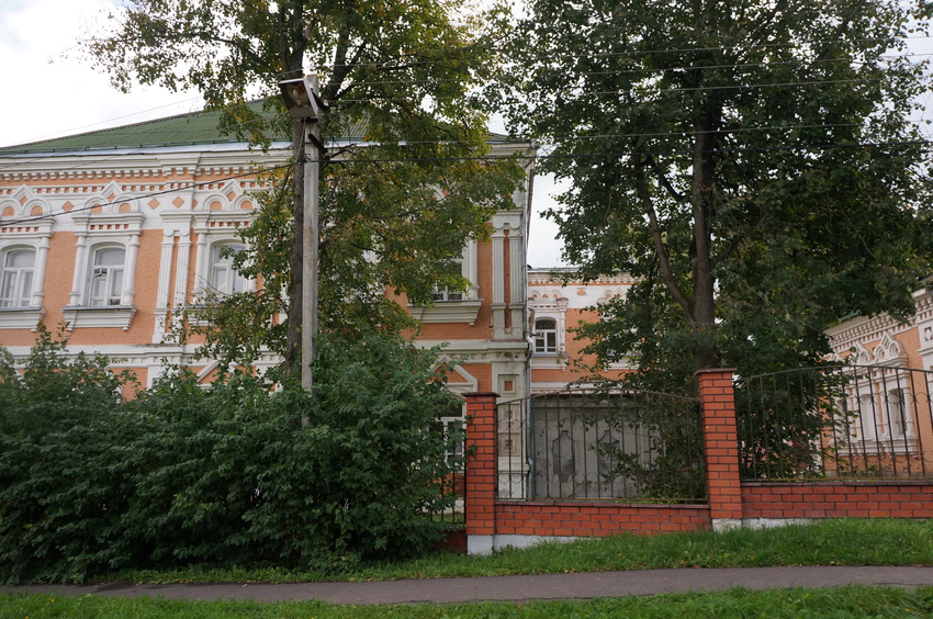 Здание больницы построено в конце ХIХ века как гостиница при Вознесенской Давидовой мужской пустыни.