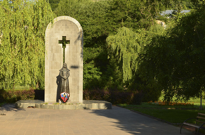 Памятник медикам - героям Великой Отечественной войны