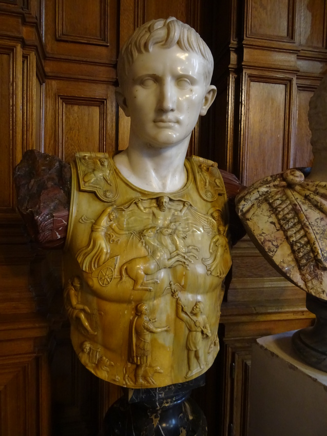 Особняк Половцова. Библиотека.