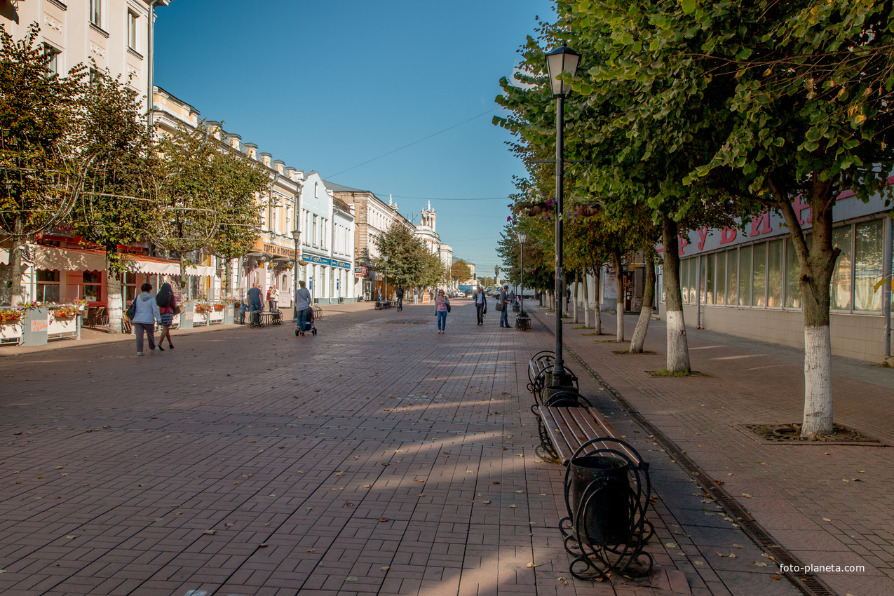 Центральная улица в Твери Трехсвятская