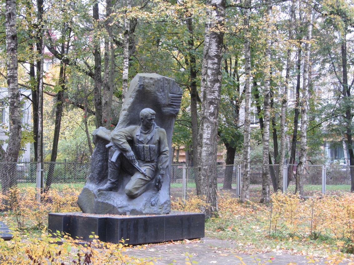 Памятник воинам-интернационалистам - мемориальный памятник в городе Гатчина