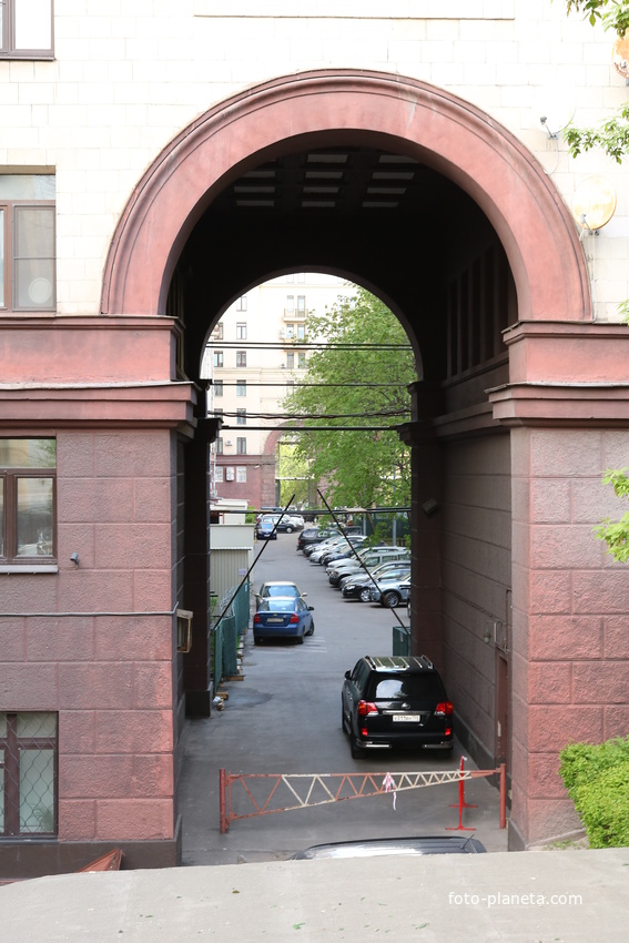 Высотка на Котельнической набережной