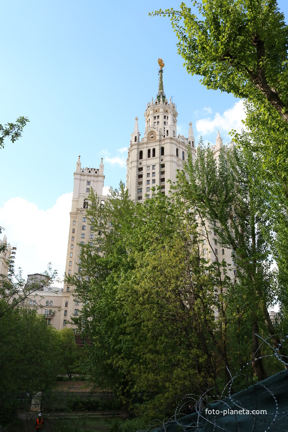 Высотка на Котельнической набережной