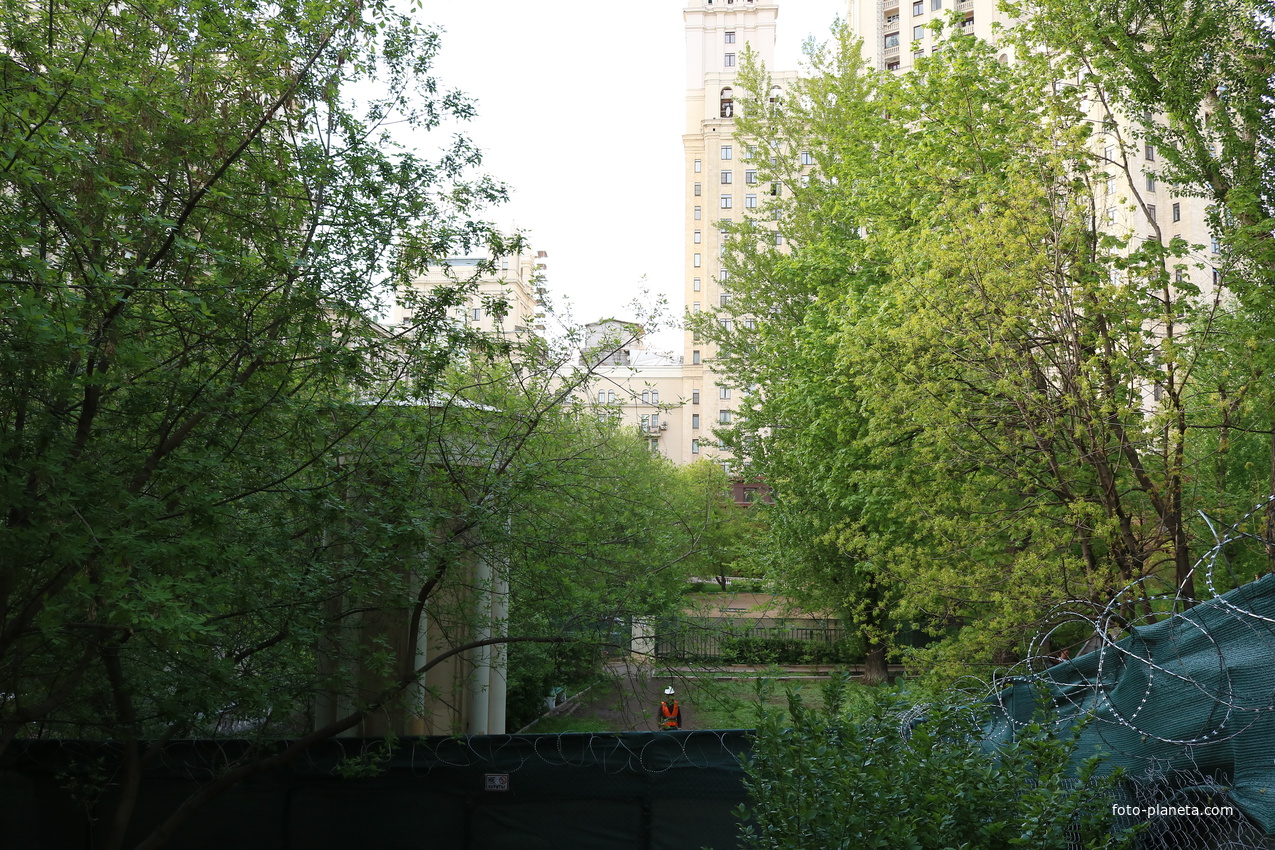 Высотка на Котельнической набережной