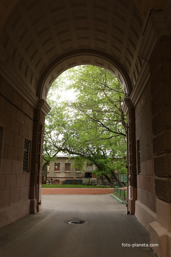 Гончарная набережная, 3, арка