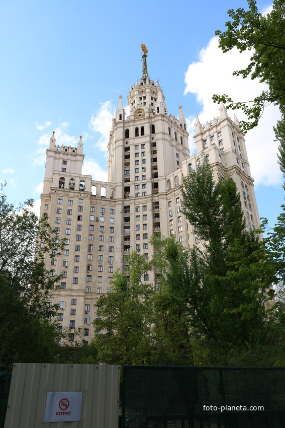 Высотка на Котельнической набережной