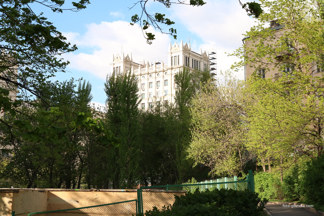 Высотка на Котельнической набережной