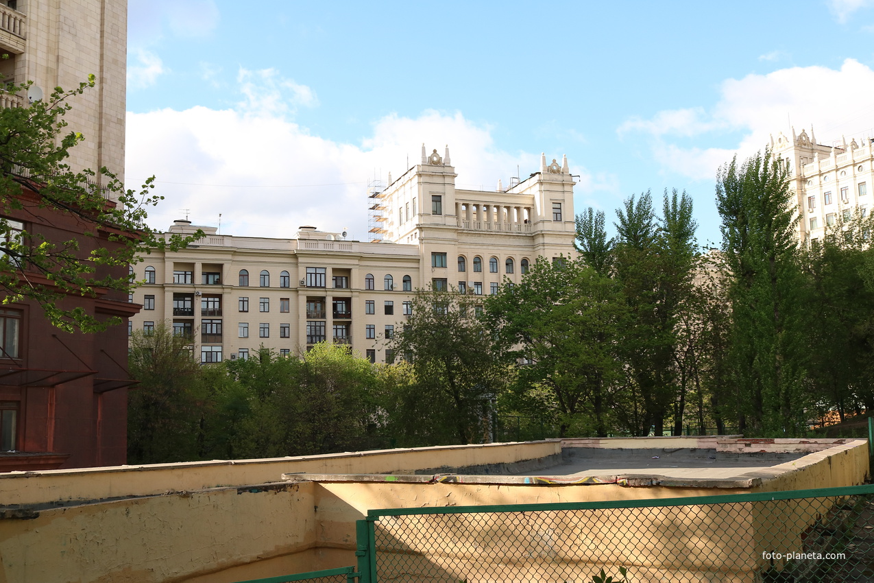 Высотка на Котельнической набережной