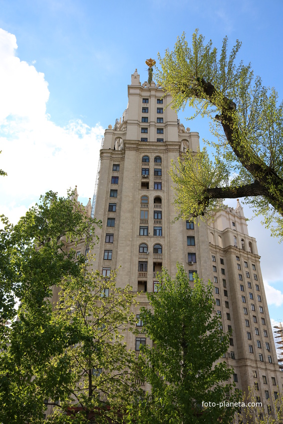 Высотка на Котельнической набережной