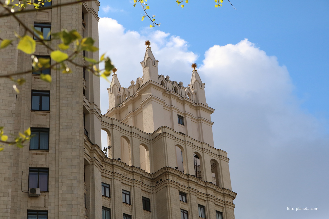 Высотка на Котельнической набережной
