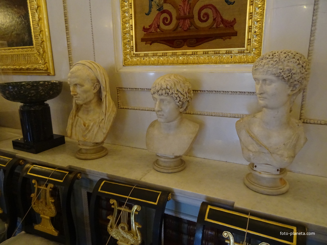 В залах Павловского дворца