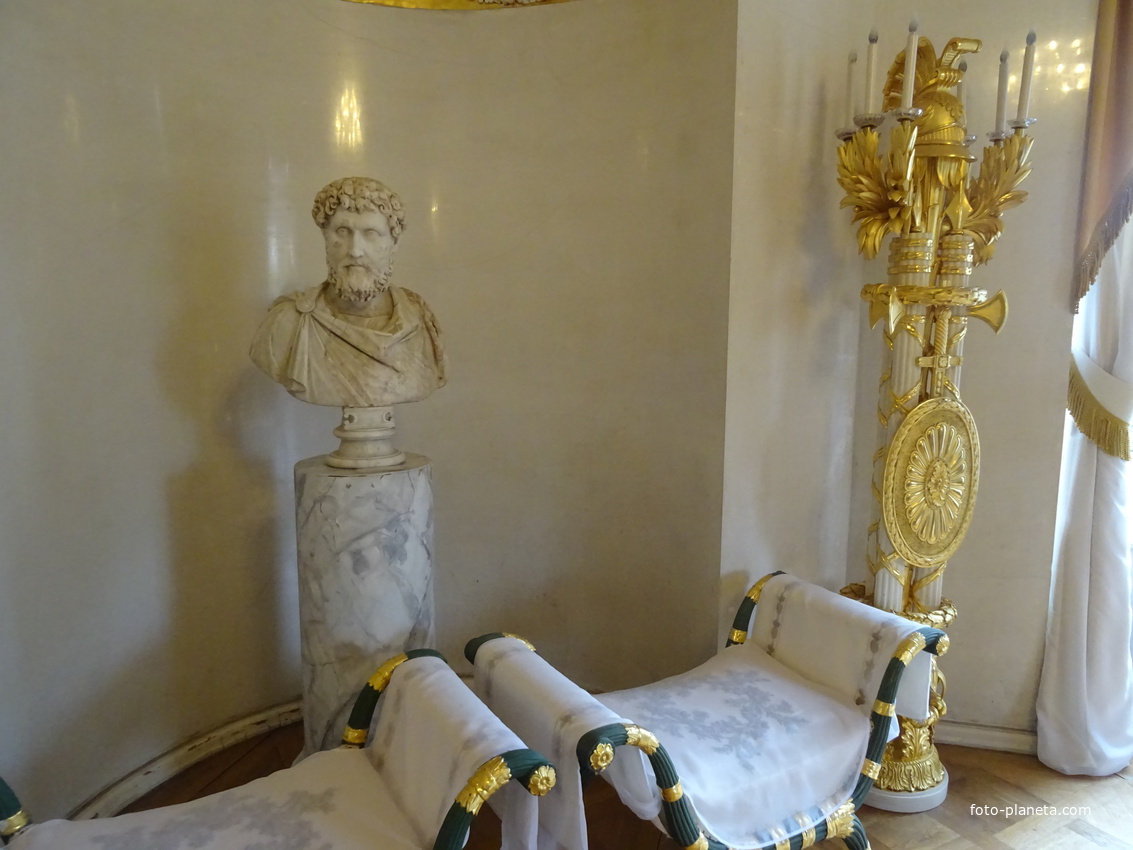 В залах Павловского дворца