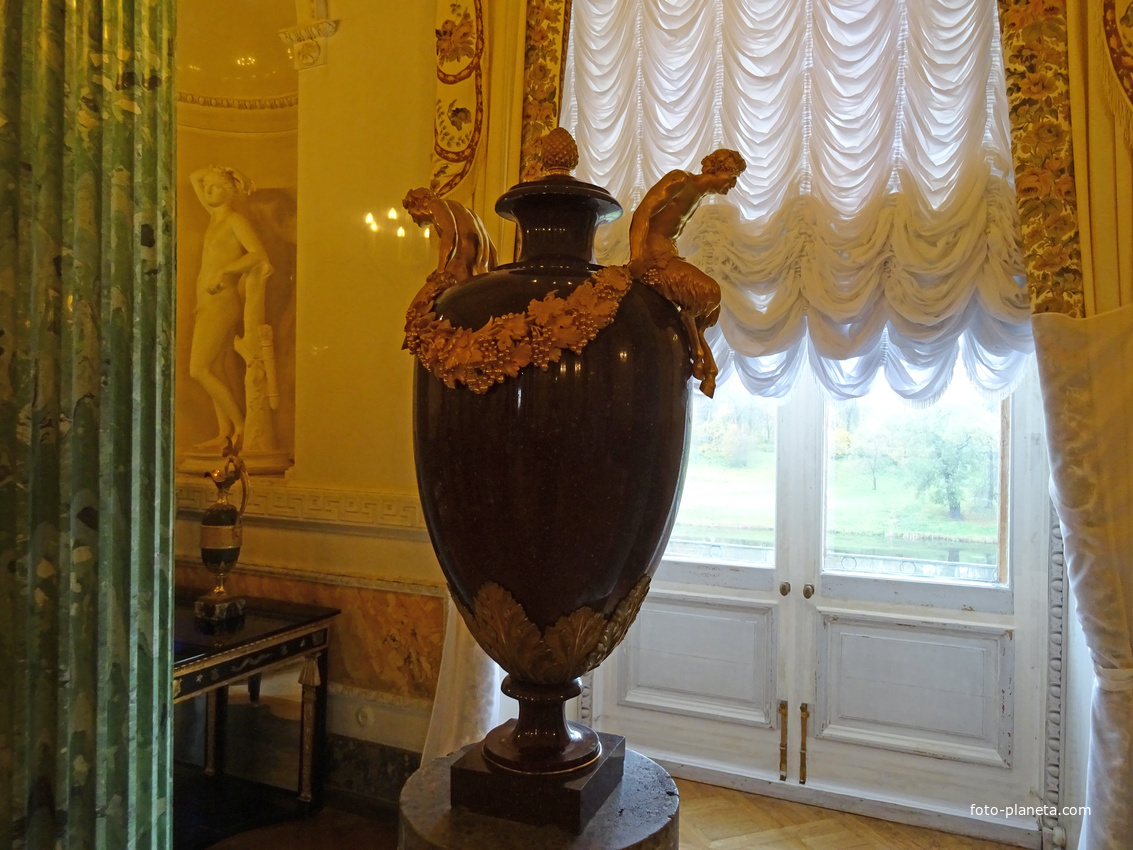 В залах Павловского дворца