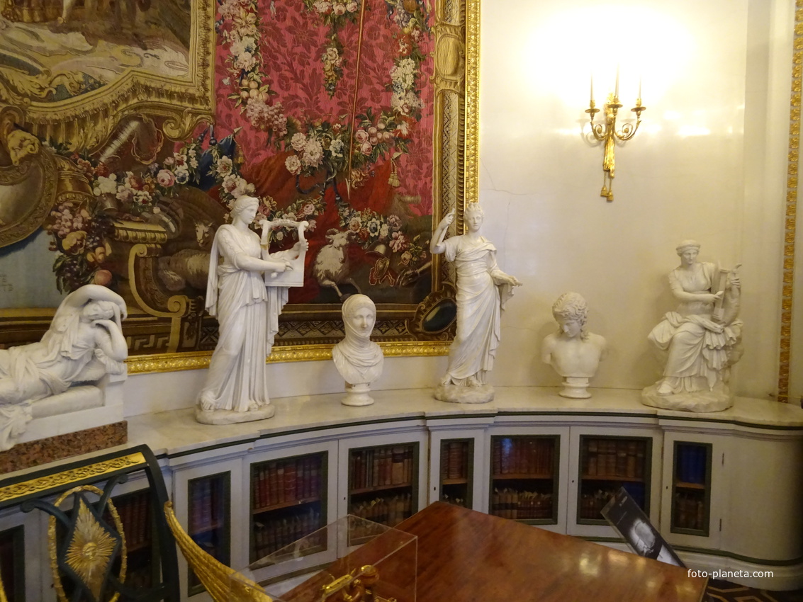 В залах Павловского дворца