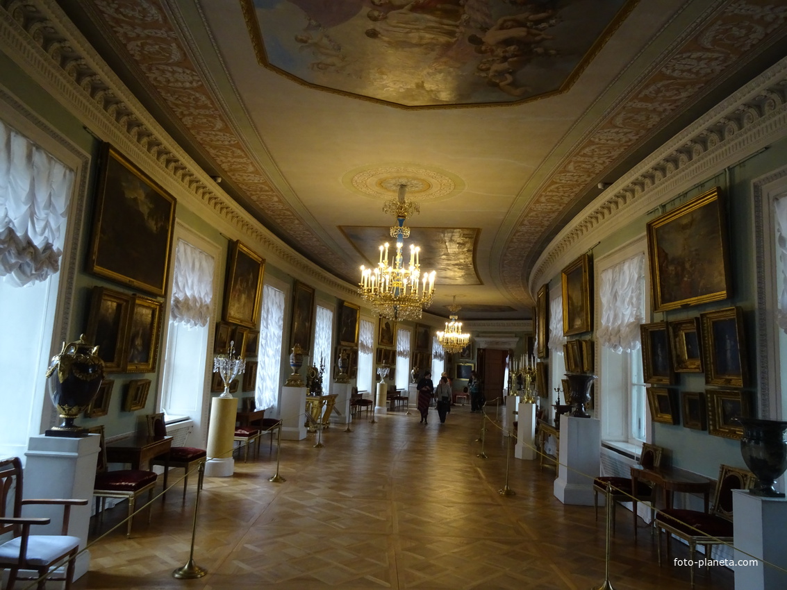 В залах Павловского дворца