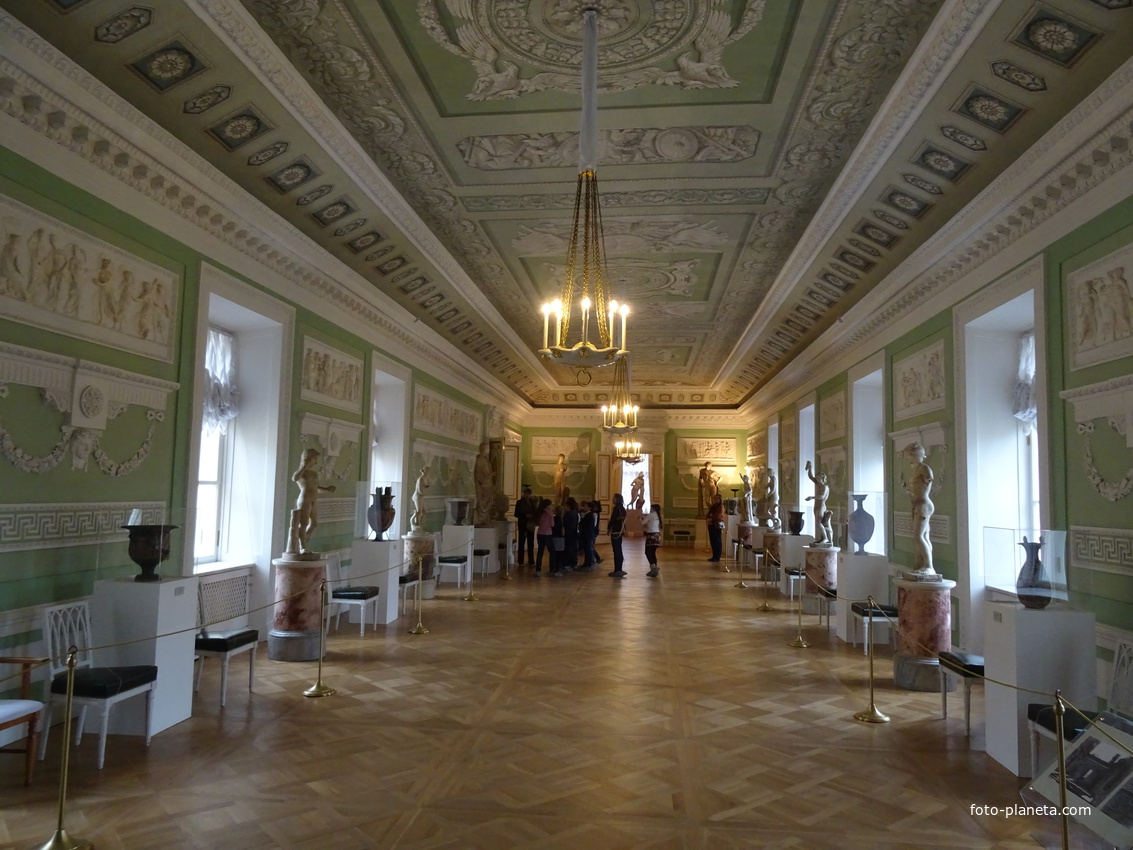 В залах Павловского дворца