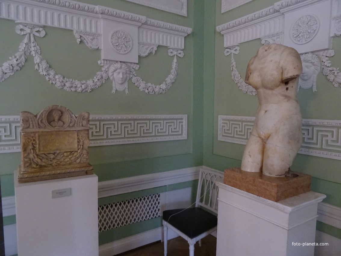 В залах Павловского дворца