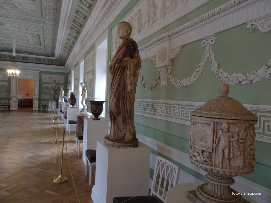 В залах Павловского дворца