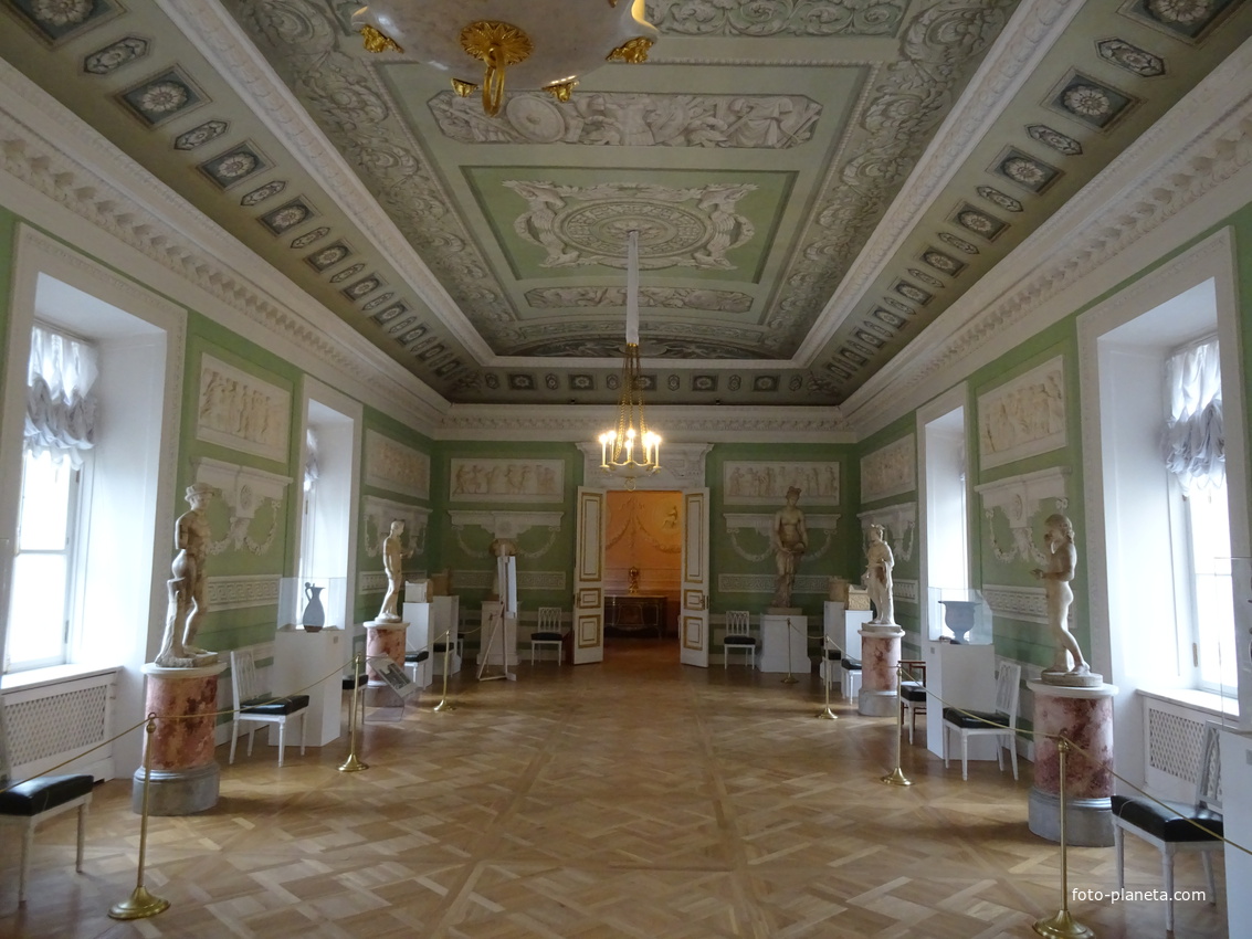 В залах Павловского дворца