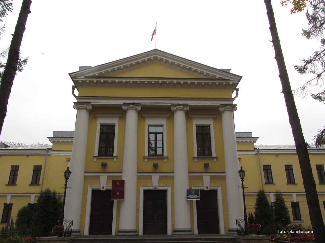 Здание администрации Гатчинского района