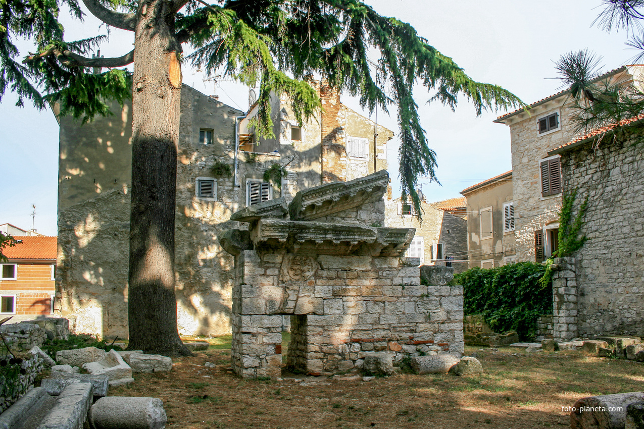 Пореч. Римский храм Нептуна. II век н.э.