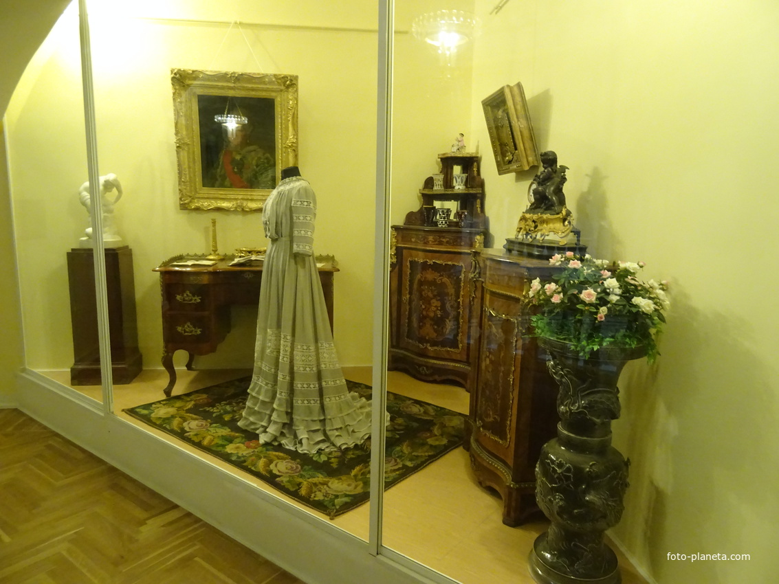 Павловский дворец. Выставка &quot;Мир женщины и её увлечений&quot;