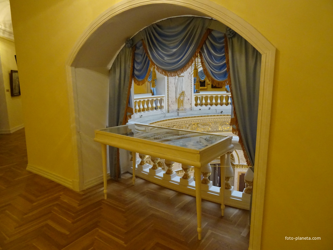 Павловский дворец. Выставка &quot;Мир женщины и её увлечений&quot;