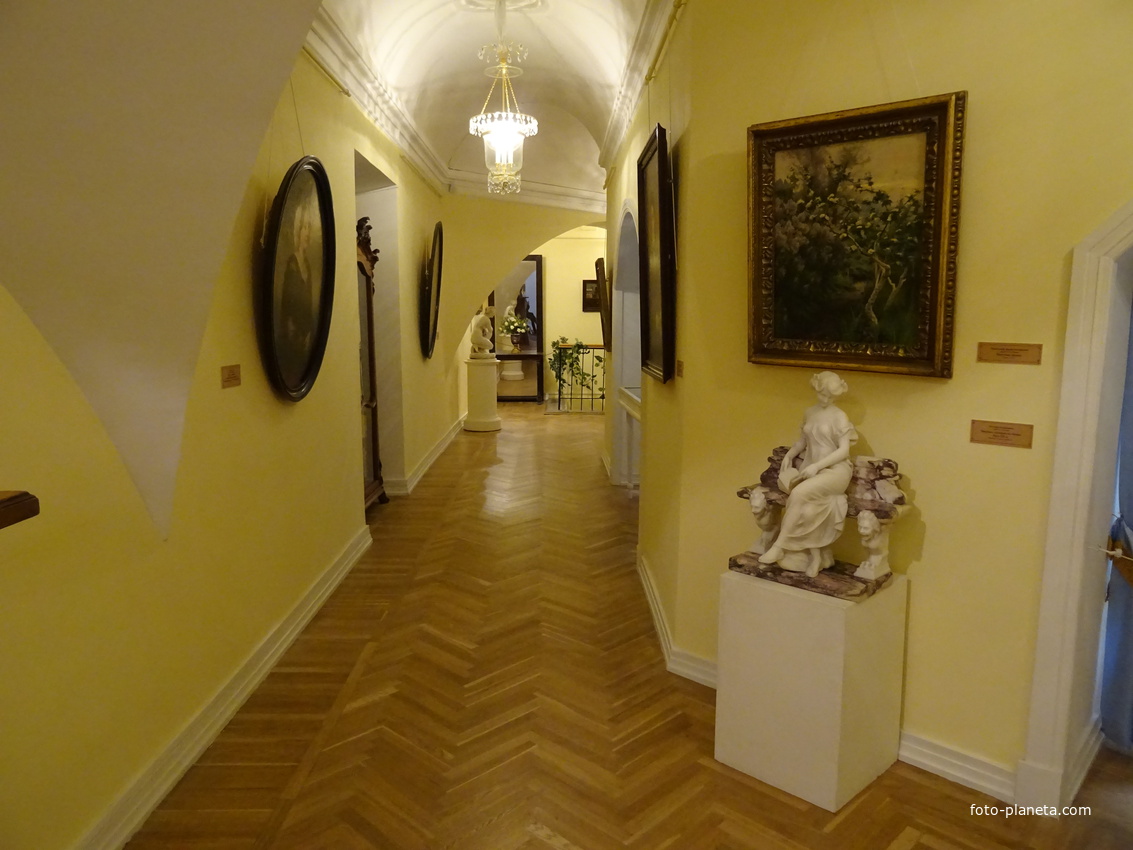 Павловский дворец. Выставка &quot;Мир женщины и её увлечений&quot;