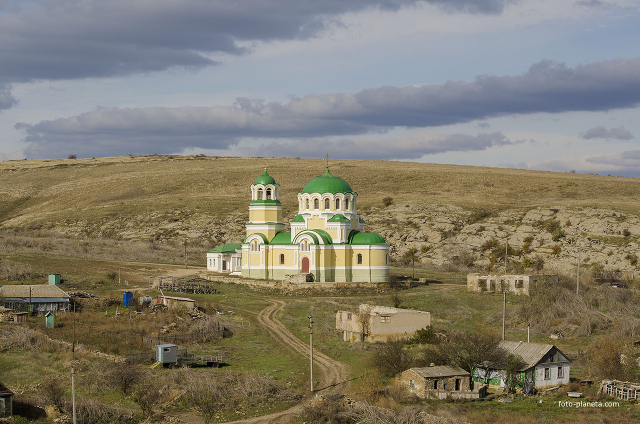 Поселки белокалитвинских районов. Троицкий храм в хуторе Дядин. Храм в хуторе Дядин Ростовской области. Церковь х Дядин белокалитвинский район. Храм св Троицы х Дядин белокалитвинский район.