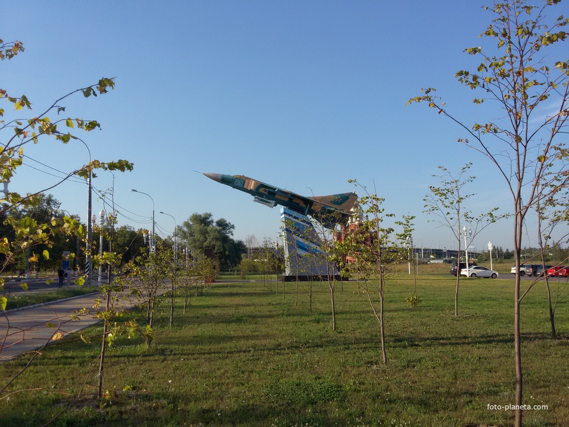 Памятник на проспекте Победы