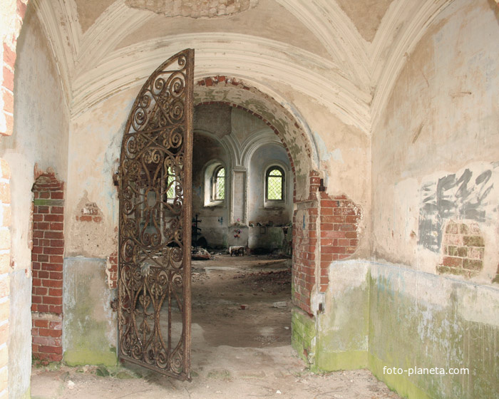 Кованая створка врат