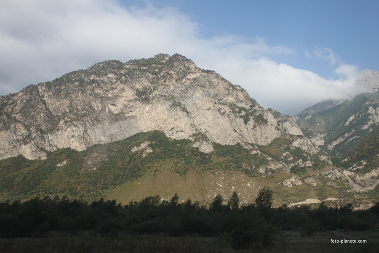 Верхний Ларс.