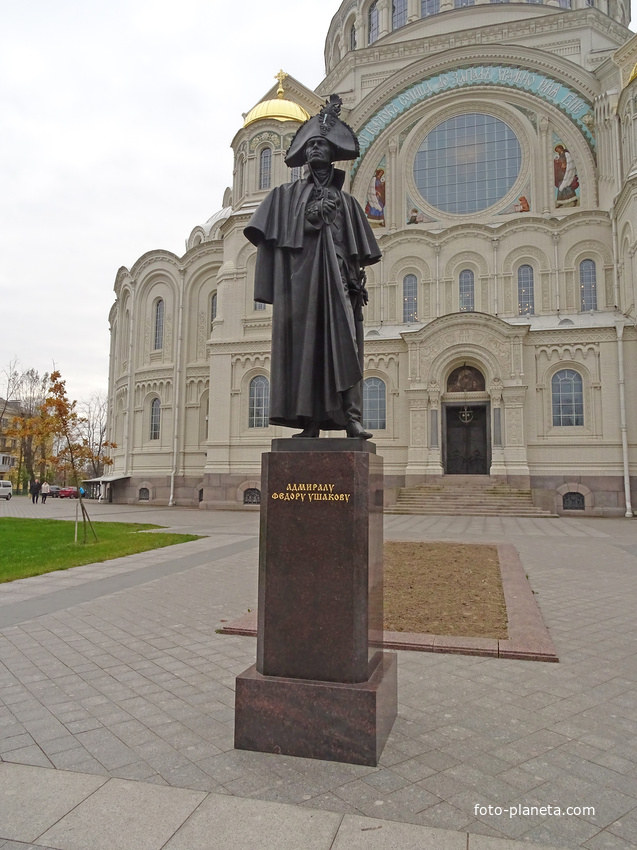 Памятник адмиралу Ушакову