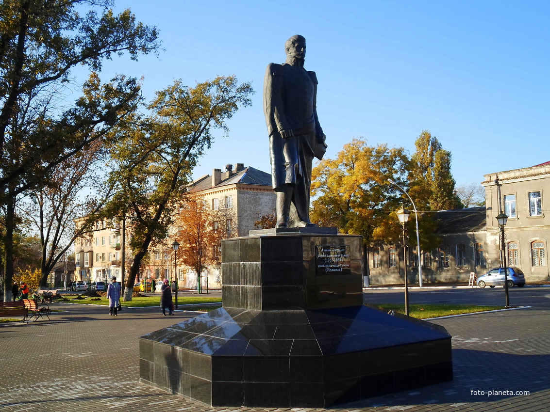 город Измаил, памятник Сергею Алексеевичу Тучкову.