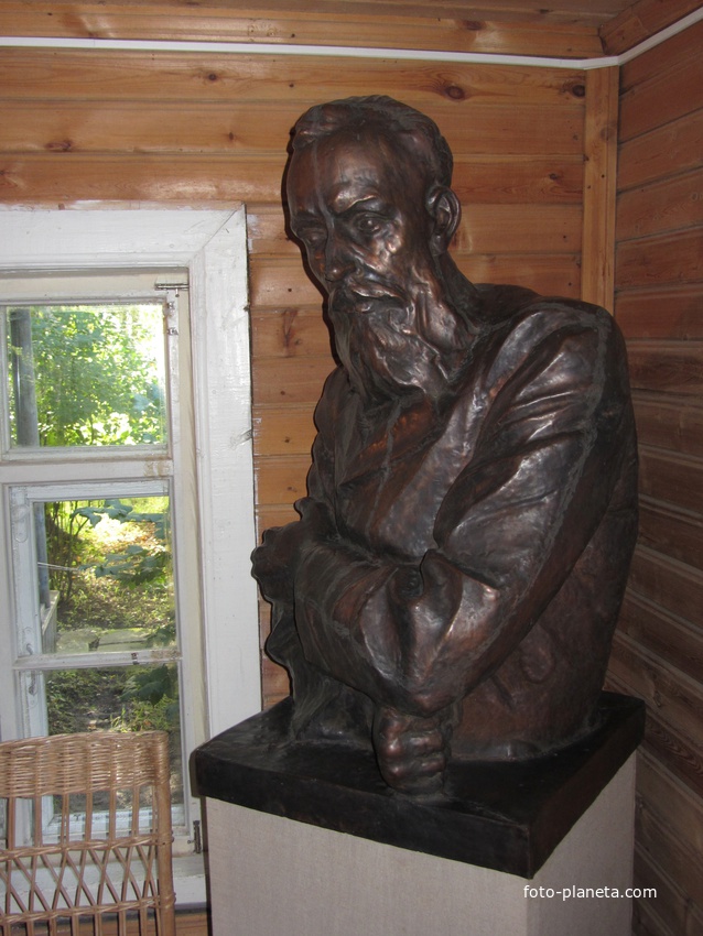 Экспонаты в интерьерах дом -музея  Г. И. Успенского в Сябреницах