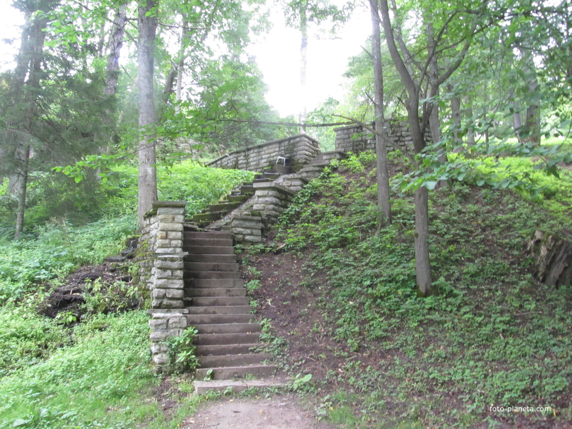 Тойла. Ору-парк. Грот Серебряный источник