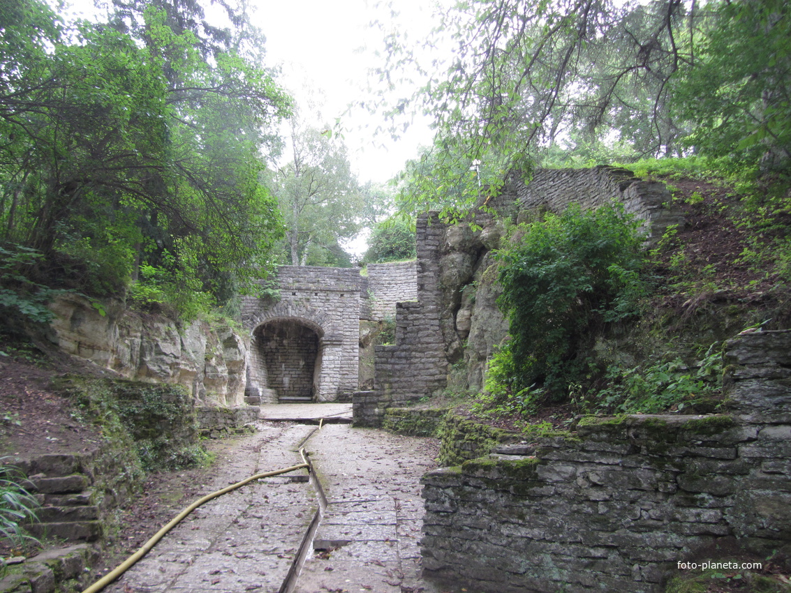 Тойла. Ору-парк. Грот Серебряный источник