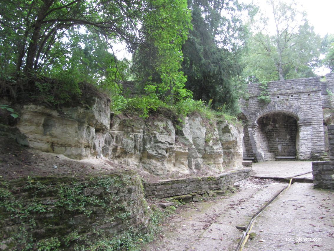 Тойла. Ору-парк. Грот Серебряный источник