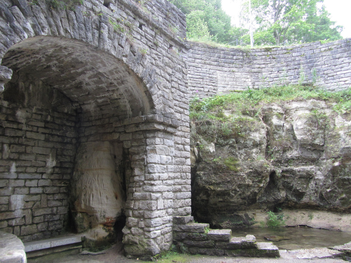 Тойла. Ору-парк. Грот Серебряный источник